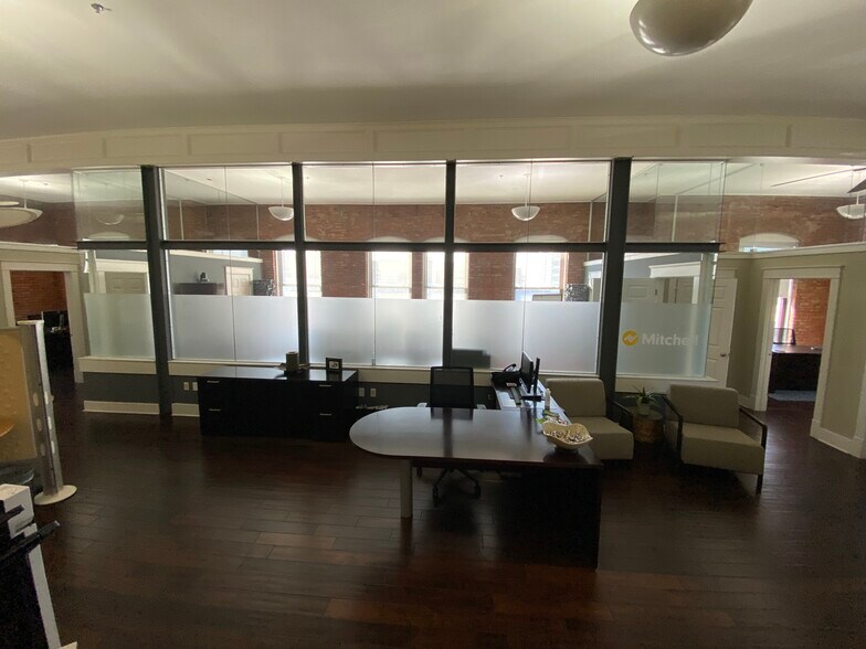 More Photos Of 2 N College Ave, Fayetteville Office For Lease
