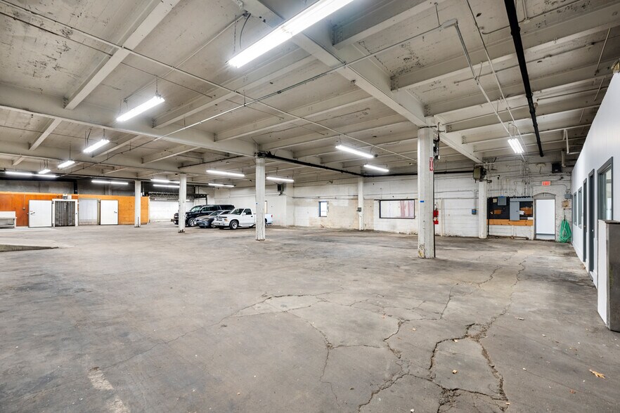 More Photos Of 1 Mount Vernon St, Dorchester Distribution For Lease