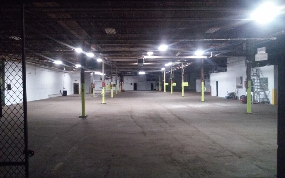 More Photos Of 315 W Mill St, Beaver Dam Manufacturing For Lease