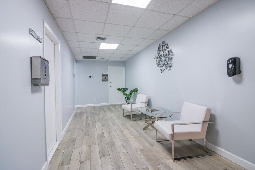 More Photos Of 501 Golden Isles Dr, Hallandale Beach Office For Lease