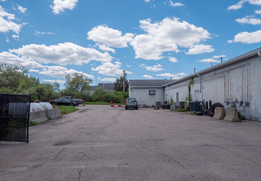 More Photos Of 250 S County Trl, Exeter Freestanding For Sale
