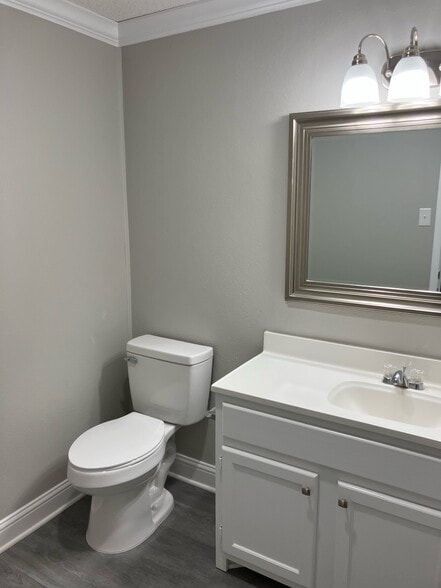 More Photos Of 6950 College St, Beaumont Warehouse For Lease