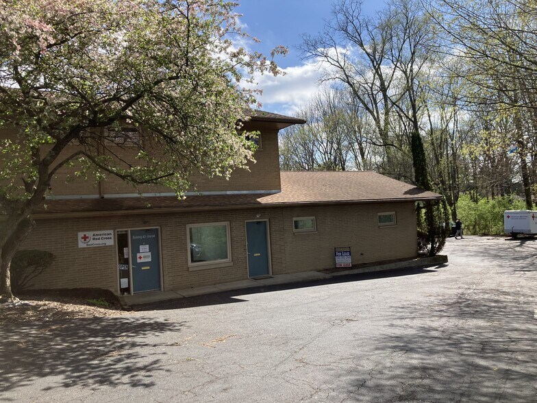 More Photos Of 812 Coshocton Ave, Mount Vernon Medical For Lease