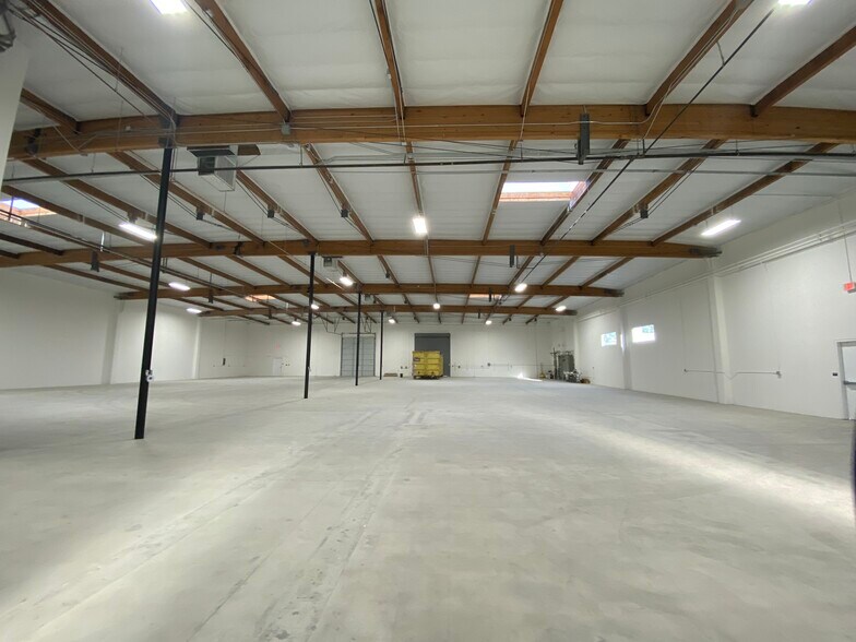 More Photos Of 9207 Eton Ave, Chatsworth Warehouse For Lease
