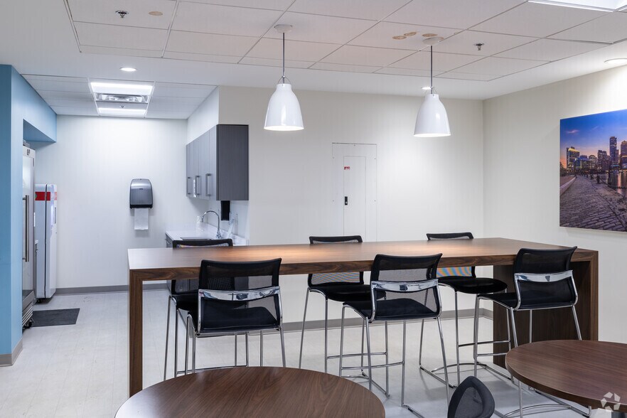 More Photos Of 118 Turnpike Rd, Southborough Office For Sale