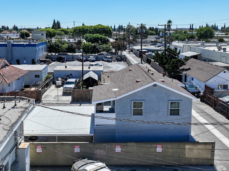 More Photos Of 15323 Paramount Blvd, Paramount General Retail For Sale