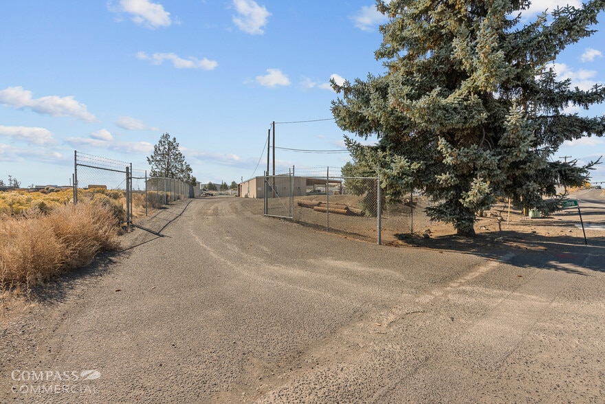 More Photos Of 498 SW Veterans Way, Redmond Industrial For Sale