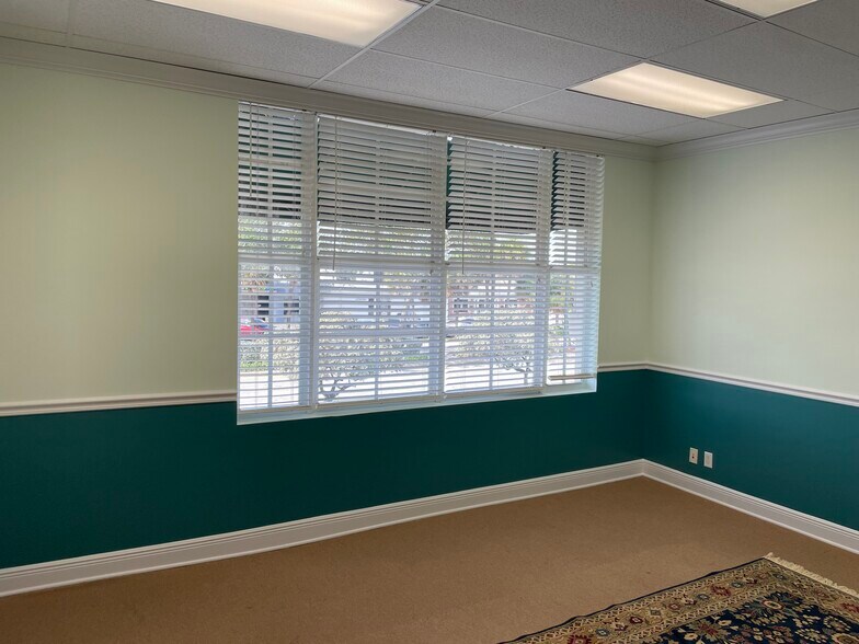 More Photos Of 2745 E Oakland Park Blvd, Fort Lauderdale Office For Sale