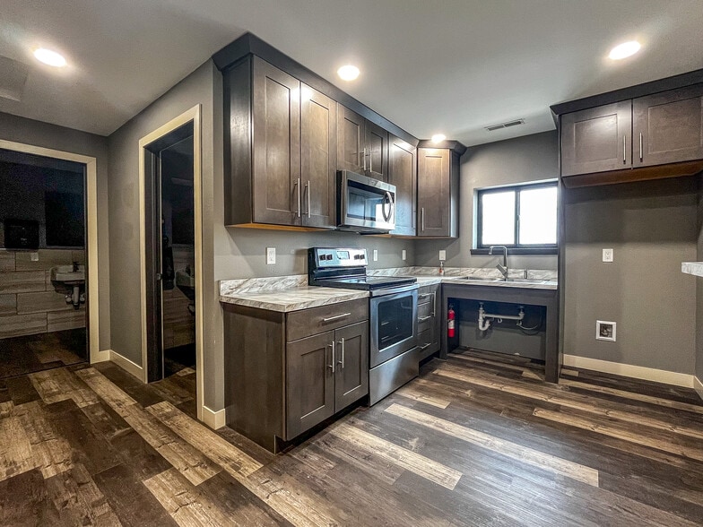 More Photos Of 2507 E Saint Patrick St, Rapid City Distribution For Lease