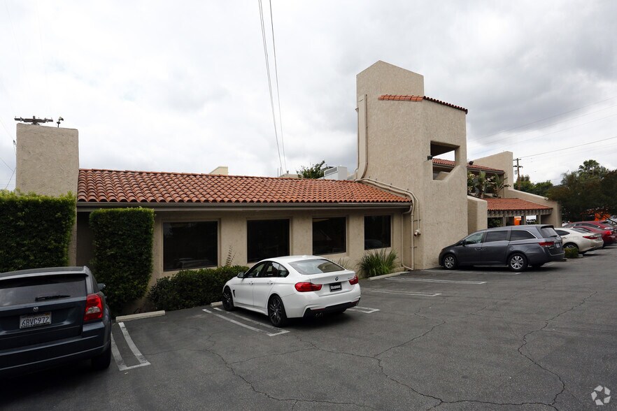More Photos Of 6024 Fallbrook Ave, Woodland Hills Medical For Lease