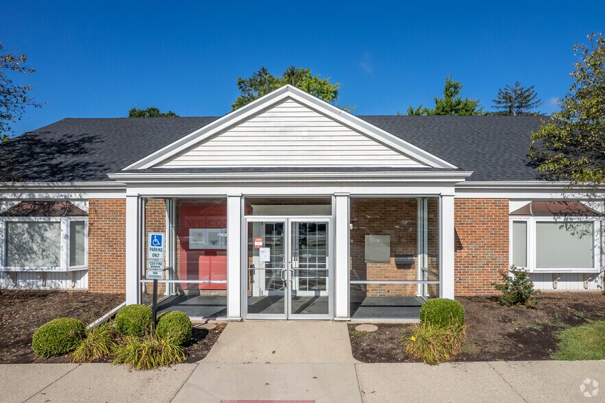 More Photos Of 20 W Whipp Rd, Dayton Bank For Lease