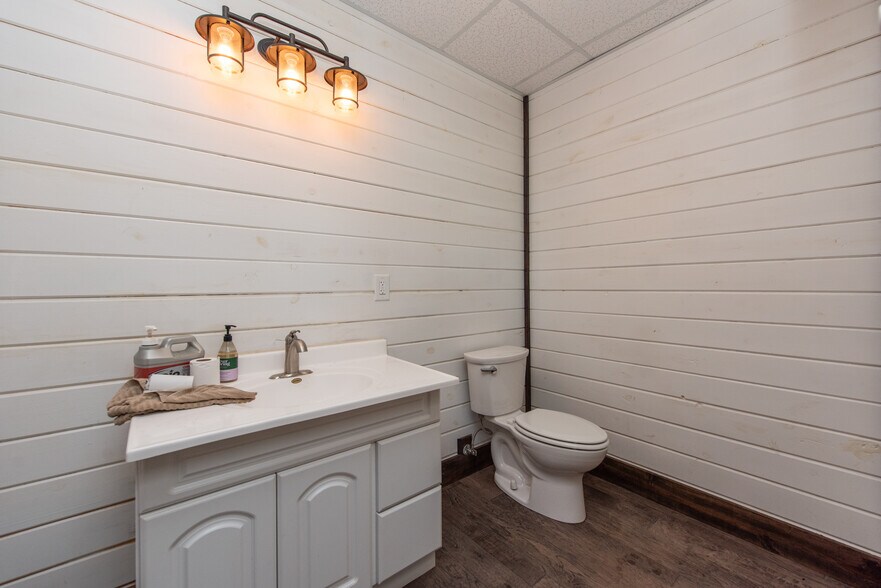 More Photos Of 13603 38th St SW, Belfield Flex For Lease