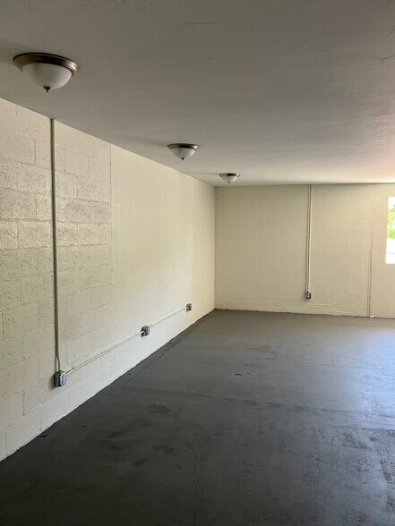 More Photos Of 48017 Highway 58, Oakridge Storefront For Sale