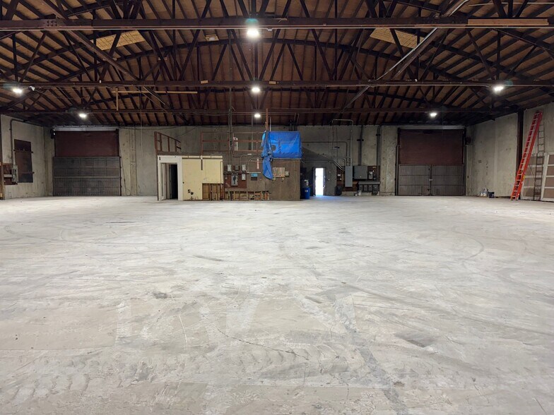 More Photos Of 8538 Blaine St, Oakland Warehouse For Lease