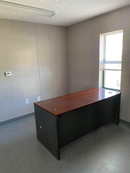 More Photos Of 1800 N 12th St, Clarksburg Warehouse For Sale