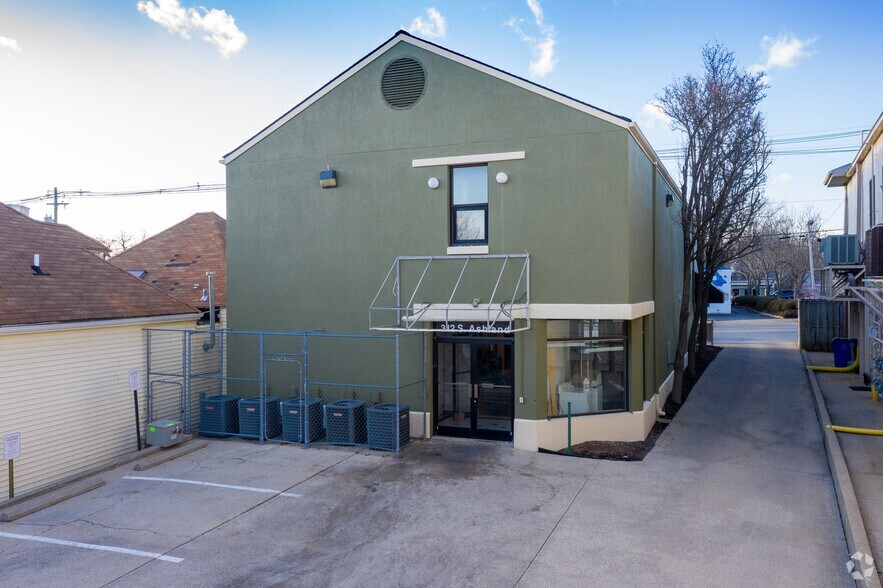 More Photos Of 312 S Ashland Ave, Lexington Freestanding For Lease