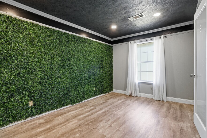 More Photos Of 3054 Cullen Pky, Pearland Freestanding For Lease