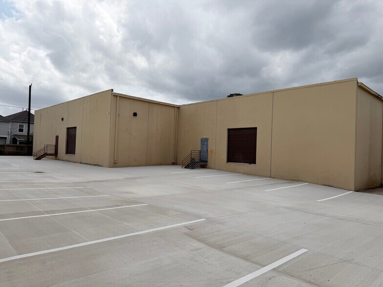 More Photos Of 1700 Wirt Rd, Houston Warehouse For Lease