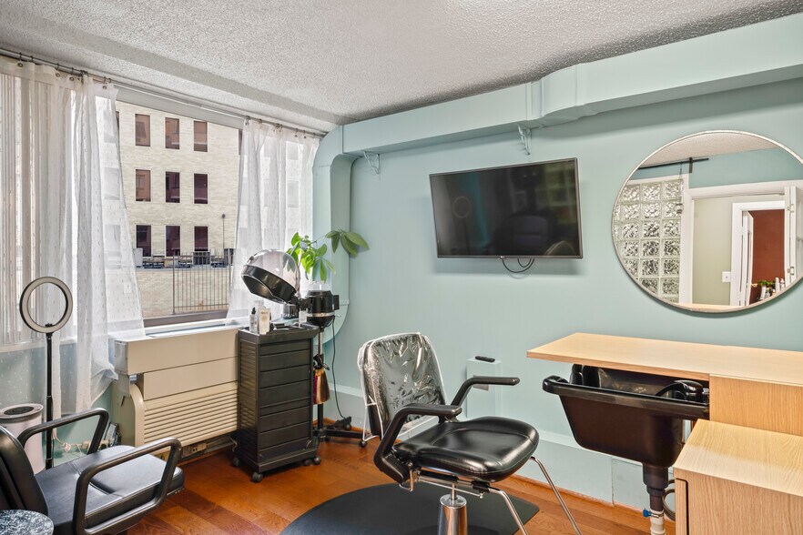 More Photos Of 1325 18th St NW, Washington Office For Lease