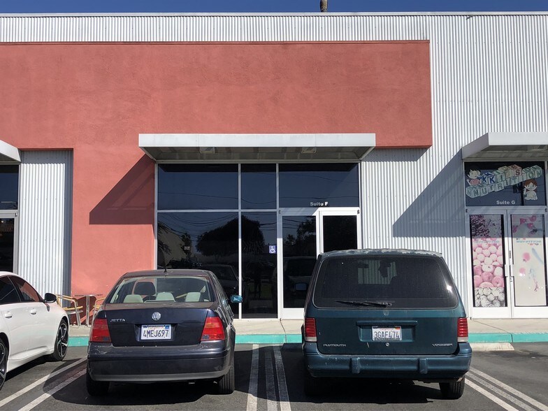 More Photos Of 1601 S Grand Ave, Santa Ana Showroom For Lease