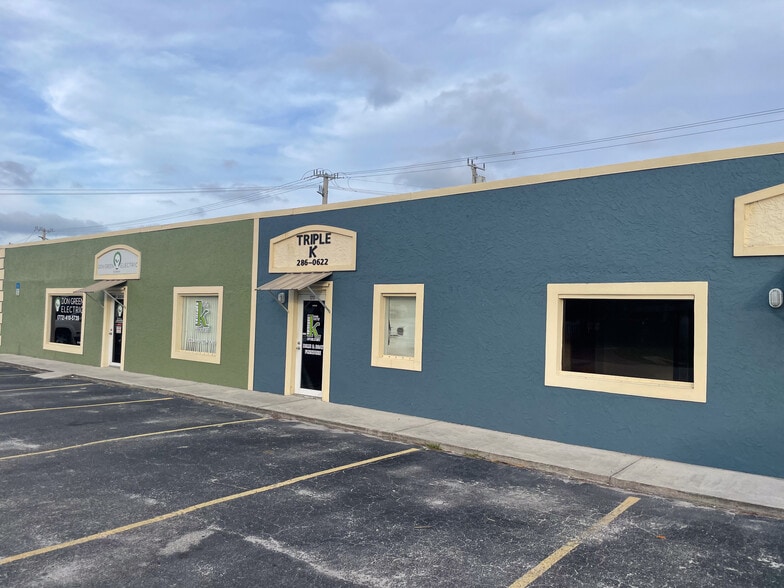 More Photos Of 1205-1217 SE Dixie Cutoff Rd, Stuart Light Distribution For Lease