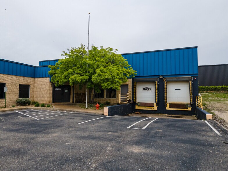 More Photos Of 1304 Valleyhigh Dr NW, Rochester Showroom For Sale