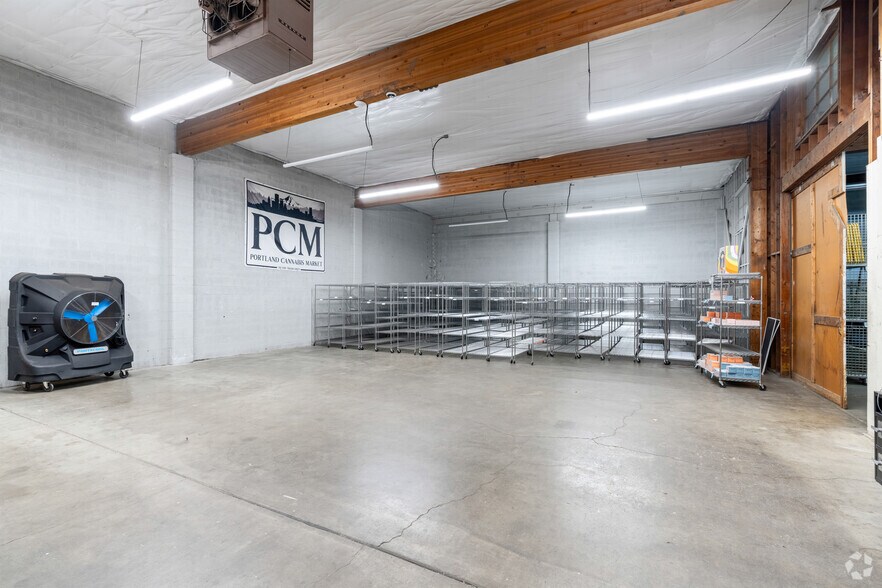 More Photos Of 2435 SE 10th Ave, Portland Industrial For Sale