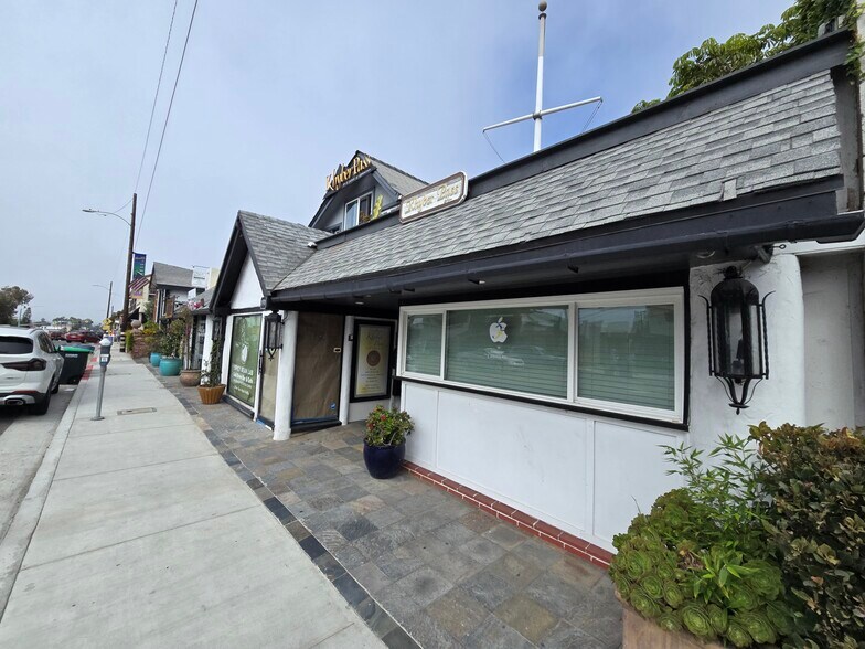 More Photos Of 1966-1970 S Coast Hwy, Laguna Beach Storefront For Lease