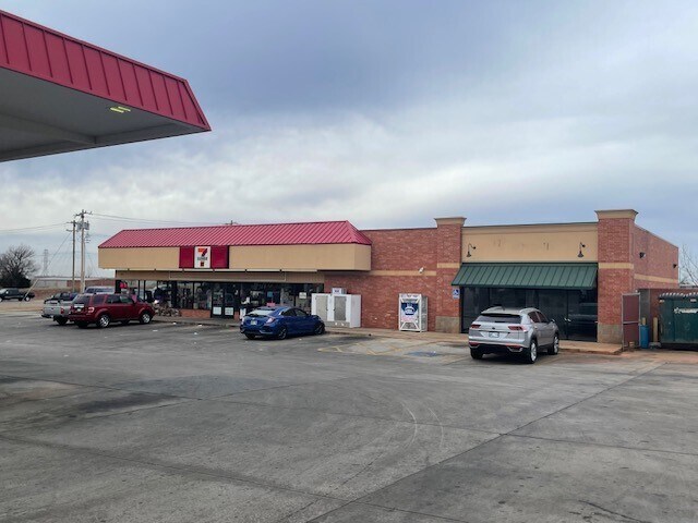 Primary Photo Of 7005 NE 10th St, Oklahoma City Service Station For Lease