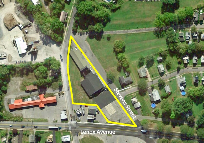 More Photos Of 104 Lenox Ave, Oneida Freestanding For Sale