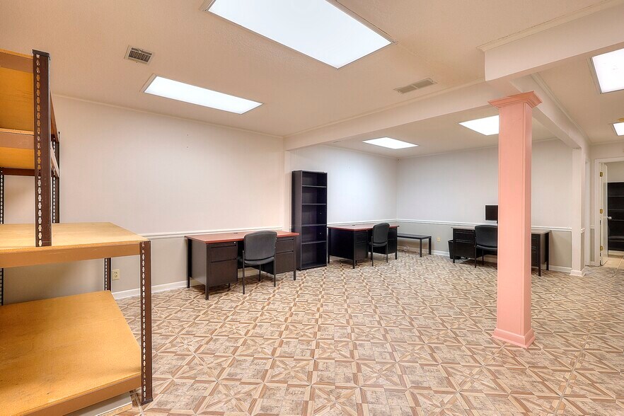 More Photos Of 11205 Alpharetta Hwy, Roswell Office Residential For Lease