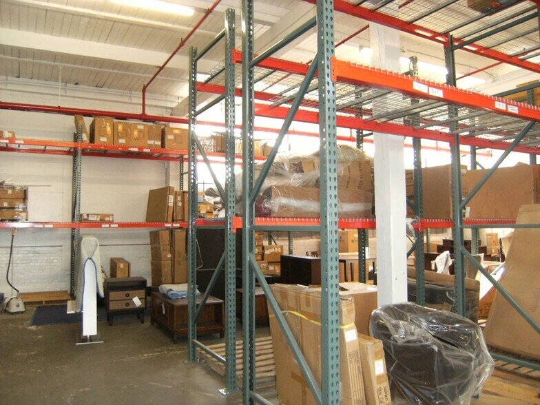 More Photos Of 5015-5025 Colorado Ave S, Seattle Warehouse For Lease