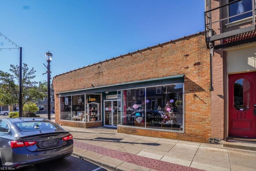 More Photos Of 117 N Canal St, Canal Fulton General Retail For Lease