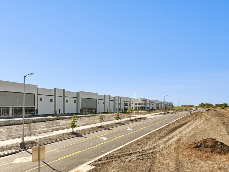 More Photos Of 1600 E McCarty Ln, San Marcos Unknown For Lease