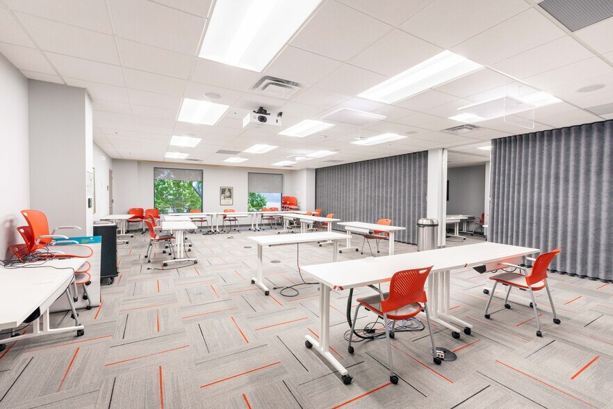 More Photos Of 7800 W Outer Dr, Detroit Medical For Lease