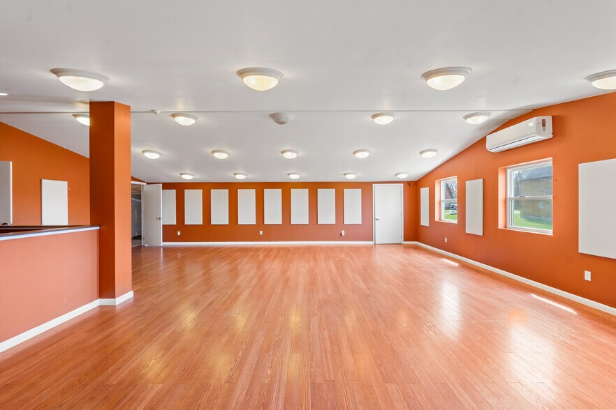 More Photos Of 4647 Reservoir Rd, Geneseo Flex For Sale