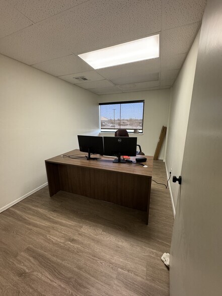 More Photos Of 2401 Tee Cir, Norman Office For Sale
