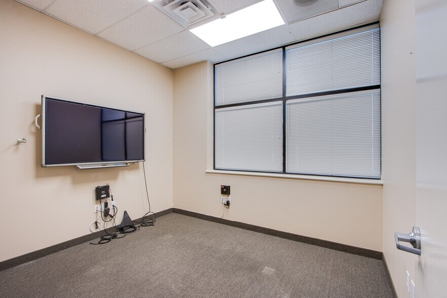 More Photos Of 570 W Cheyenne Ave, North Las Vegas Unknown For Lease