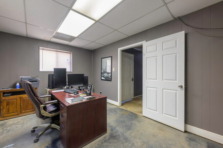 More Photos Of 7020 N County Rd W, Odessa Warehouse For Sale
