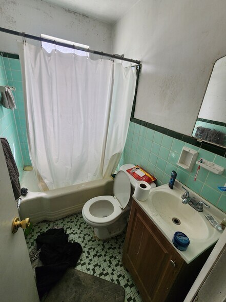 More Photos Of 1725 Hastings Ave, Cincinnati Apartments For Sale