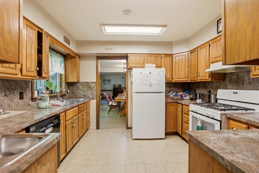 More Photos Of 3771 Colwood Rd, Caro Assisted Living For Sale