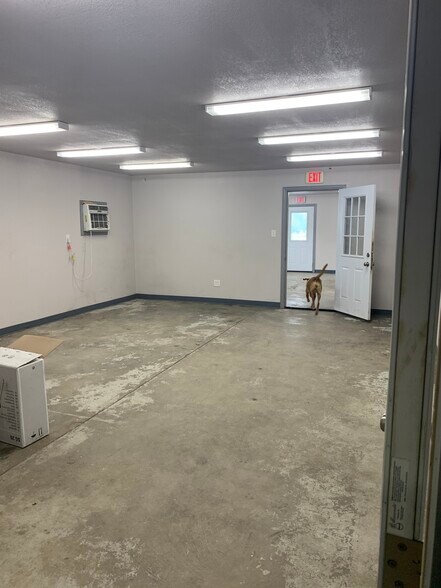 More Photos Of 401 Throckmorton St, McKinney Warehouse For Sale