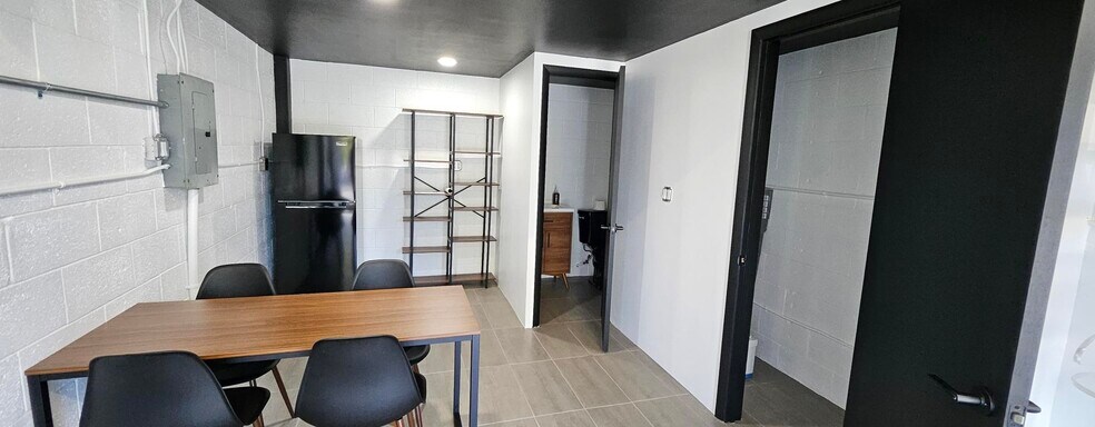 More Photos Of 1133 Industrial Blvd, Naples Manufacturing For Lease