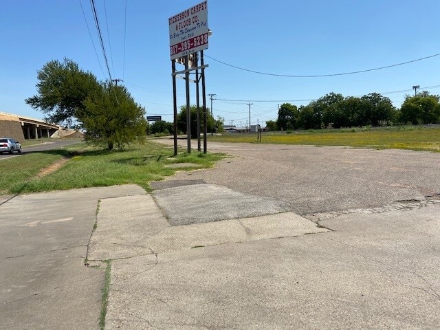 More Photos Of 428 NE Wilshire Blvd, Burleson Land For Sale