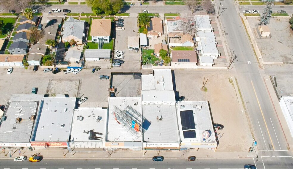 More Photos Of 424 W Highland Ave, San Bernardino Storefront For Sale