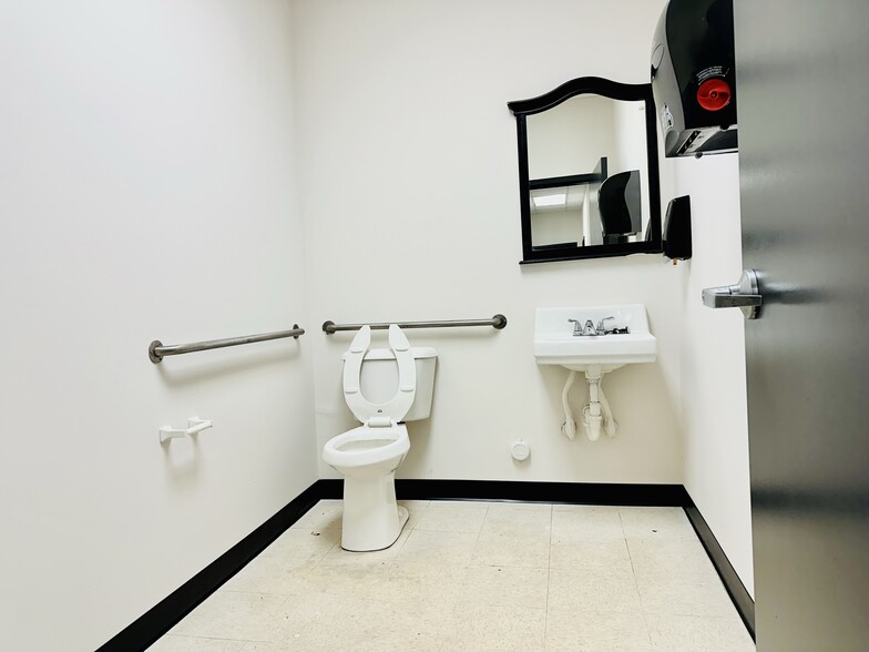 More Photos Of 645-647 Red Oak Rd, Stockbridge Unknown For Lease