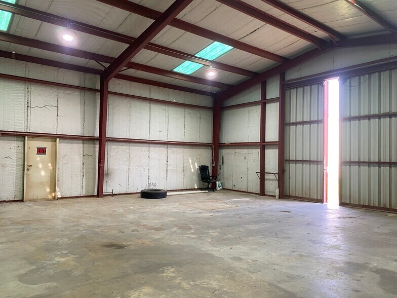 More Photos Of 8051 Seymour Hwy, Wichita Falls Warehouse For Lease