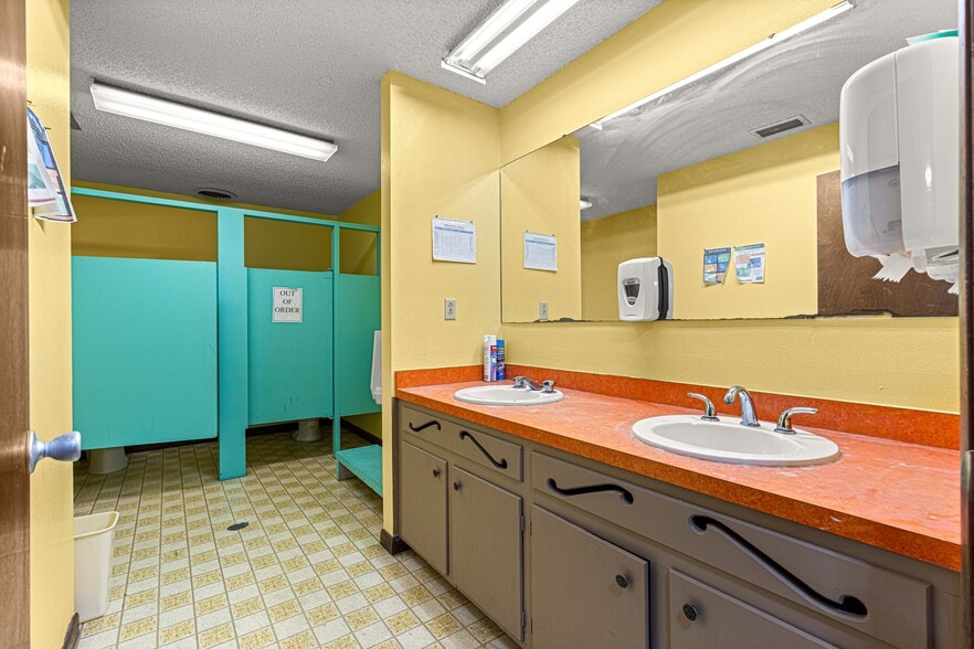 More Photos Of 484 Emerald Rd, Ocala Religious Facility For Sale