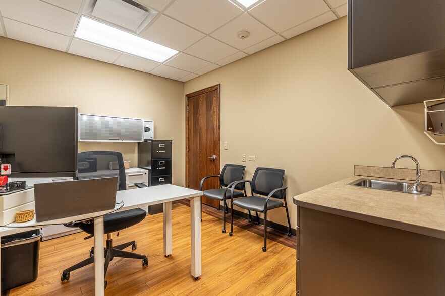 More Photos Of 16610 W 159th St, Lockport Medical For Sale