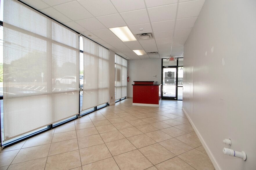 More Photos Of 285 N Main St, Troutman General Retail For Lease